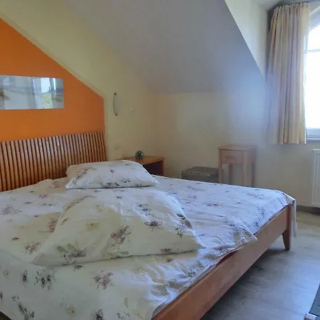 Ueber Dem Lejlighed *